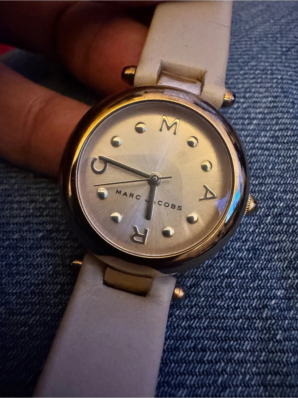Marc Jacobs White and Silver Round Dial Leather Strap Watch